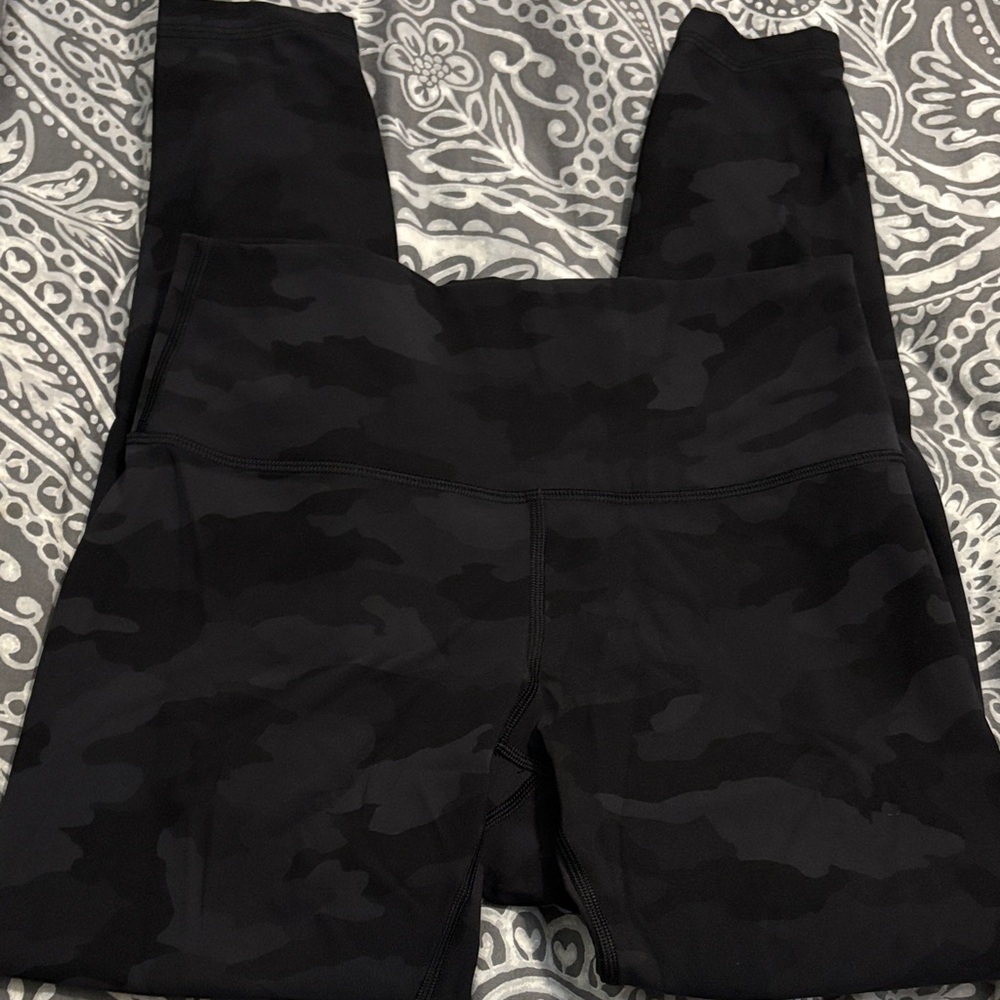 Lululemon wunder under 28” heritage 365 camo deep coal multi
